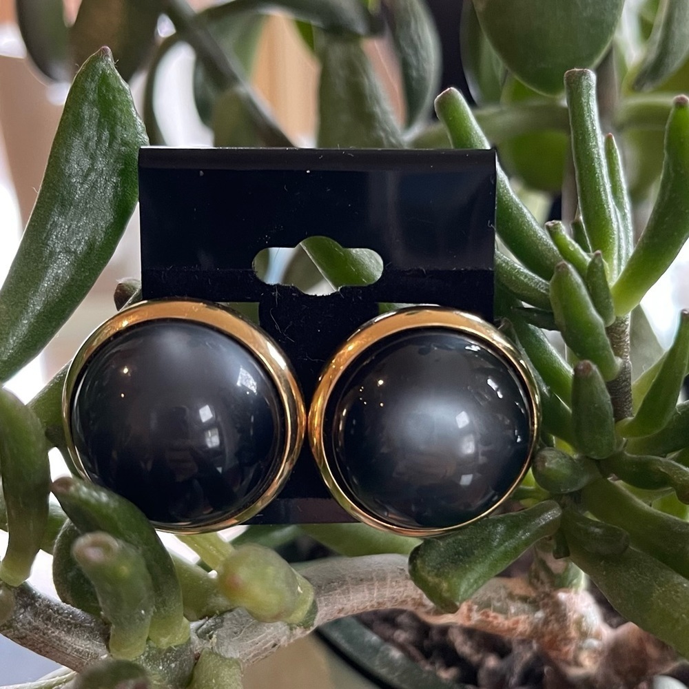 Vintage Black & Gold Eclipse‎ Clip on Earing